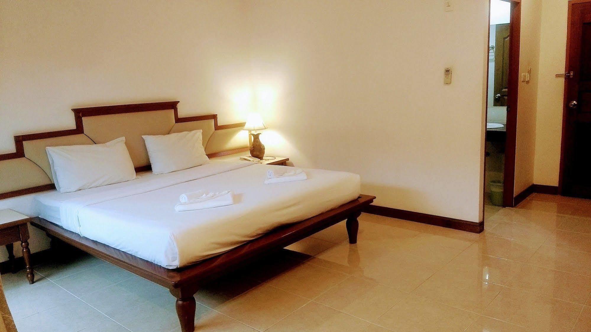 Zhou Hotel 3*